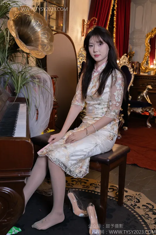 甜予摄影 No.128 璇璇-拖鞋、高跟鞋、薄灰丝、薄黑丝、踩小房子剧情 - 甜予摄影